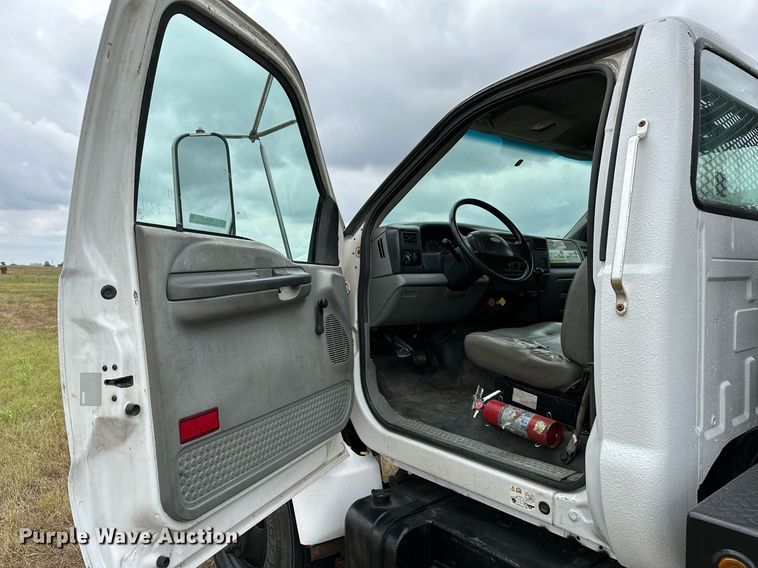 image for item OG9240 2003 Ford F750  winch truck