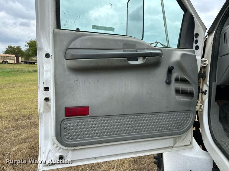 image for item OG9240 2003 Ford F750  winch truck