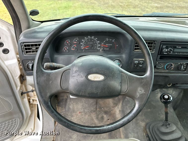 image for item OG9240 2003 Ford F750  winch truck