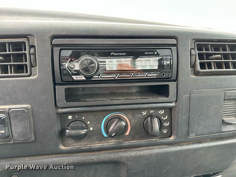 image for item OG9240 2003 Ford F750  winch truck