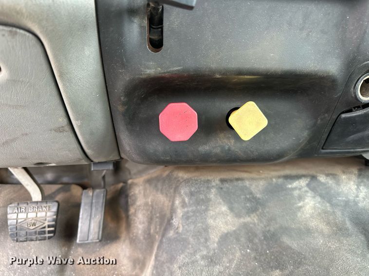 image for item OG9240 2003 Ford F750  winch truck