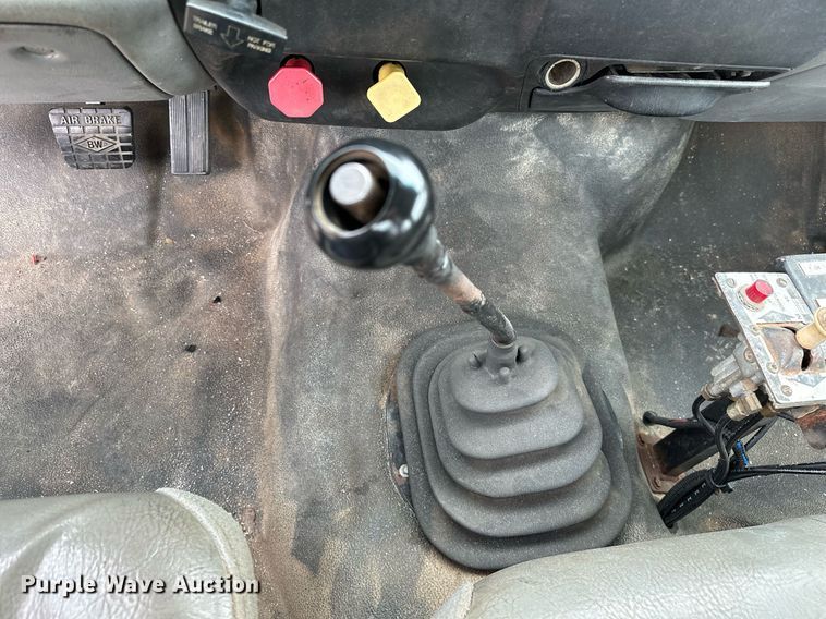 image for item OG9240 2003 Ford F750  winch truck