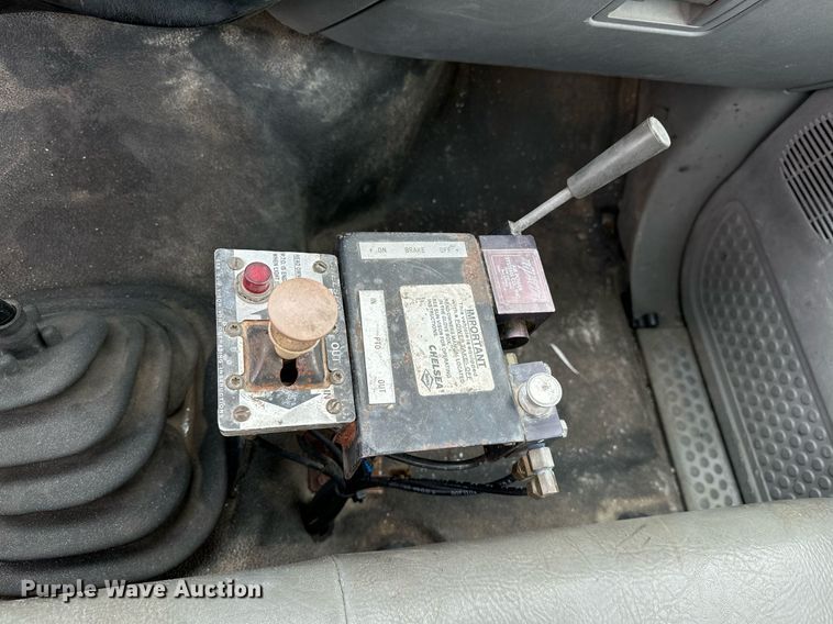 image for item OG9240 2003 Ford F750  winch truck