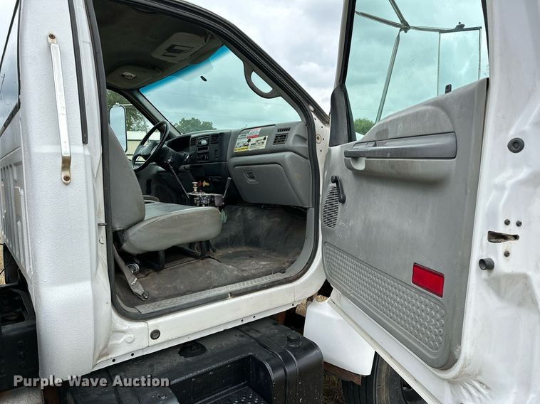 image for item OG9240 2003 Ford F750  winch truck