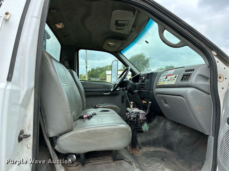 image for item OG9240 2003 Ford F750  winch truck