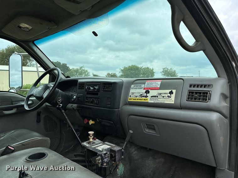 image for item OG9240 2003 Ford F750  winch truck