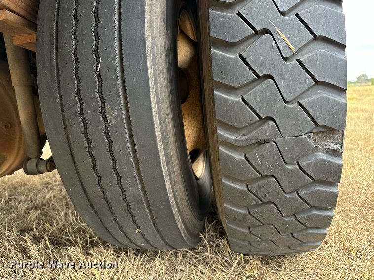 image for item OG9240 2003 Ford F750  winch truck