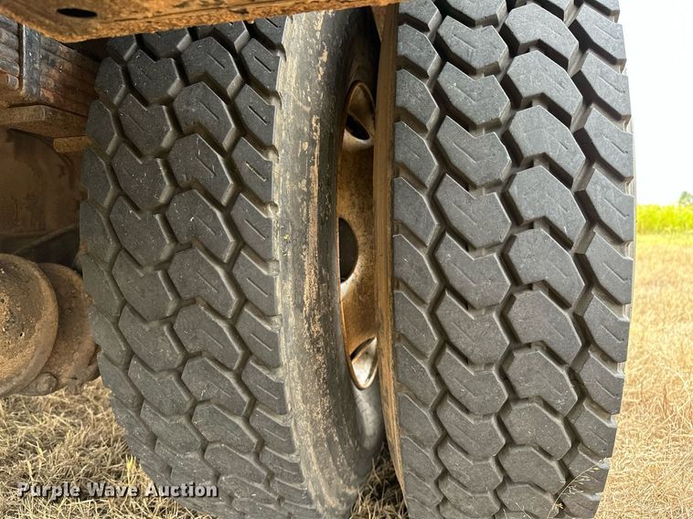 image for item OG9240 2003 Ford F750  winch truck