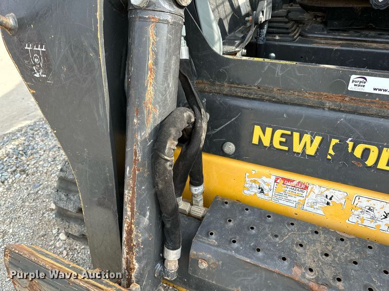 image for item OG9241 2014 New Holland C227  tracked skid steer loader