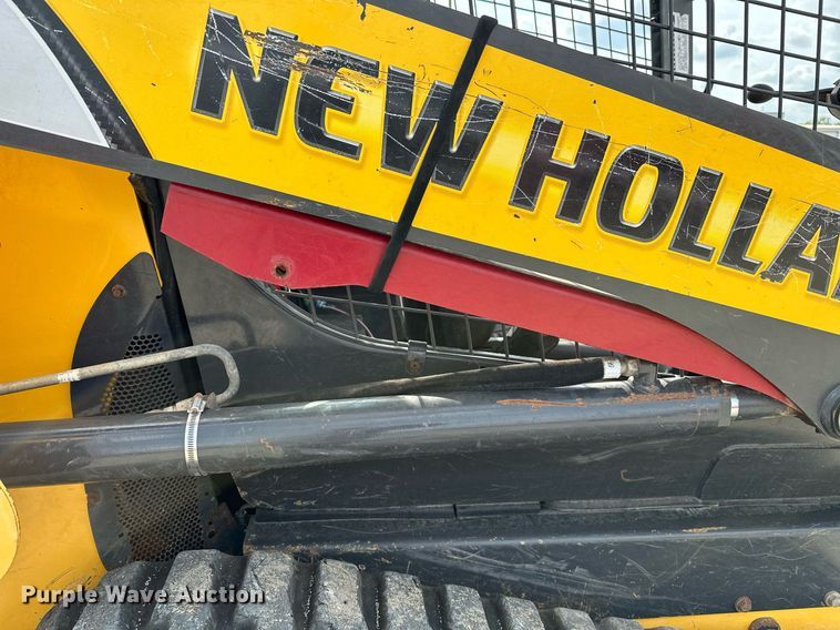 image for item OG9241 2014 New Holland C227  tracked skid steer loader