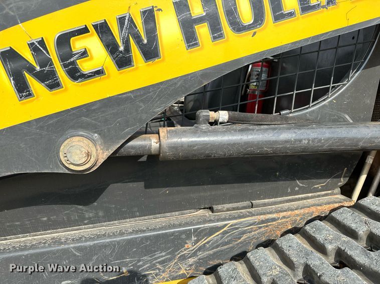 image for item OG9241 2014 New Holland C227  tracked skid steer loader