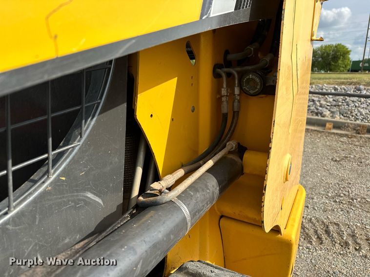 image for item OG9241 2014 New Holland C227  tracked skid steer loader