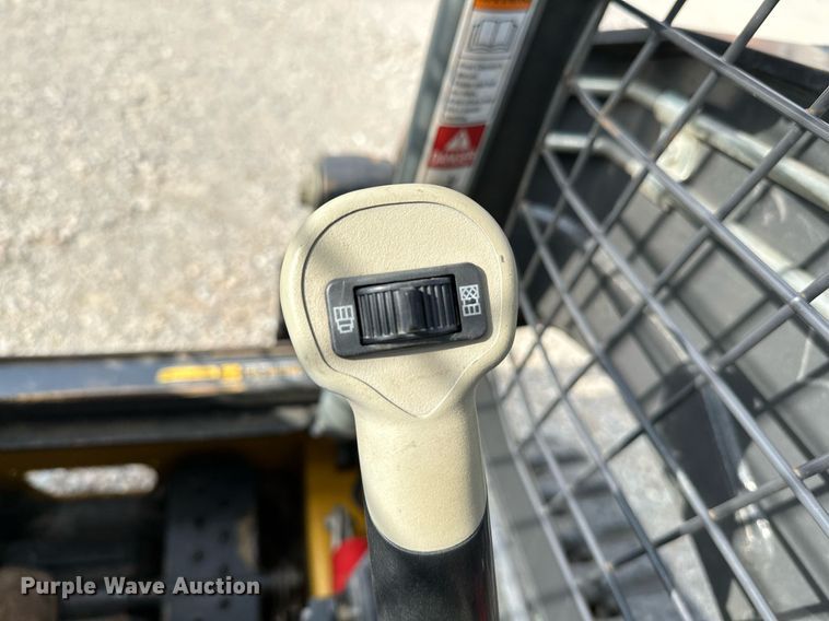 image for item OG9241 2014 New Holland C227  tracked skid steer loader