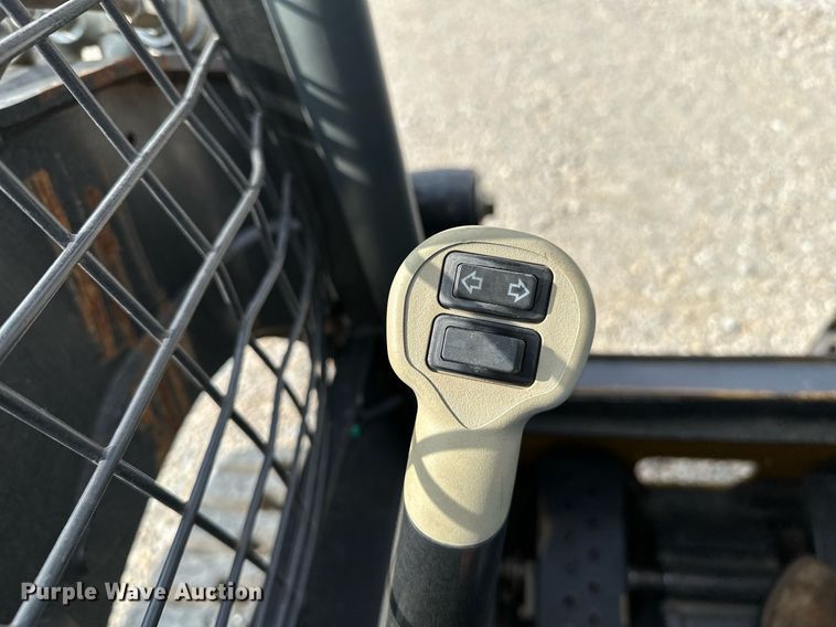 image for item OG9241 2014 New Holland C227  tracked skid steer loader