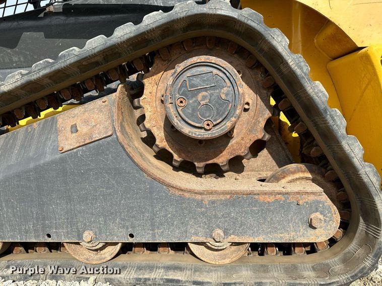 image for item OG9241 2014 New Holland C227  tracked skid steer loader