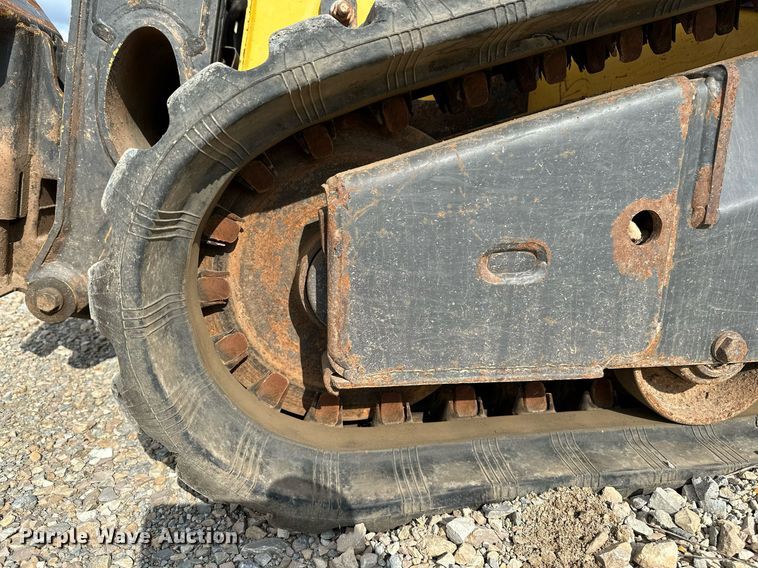 image for item OG9241 2014 New Holland C227  tracked skid steer loader