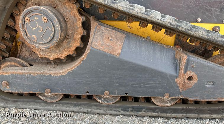 image for item OG9241 2014 New Holland C227  tracked skid steer loader