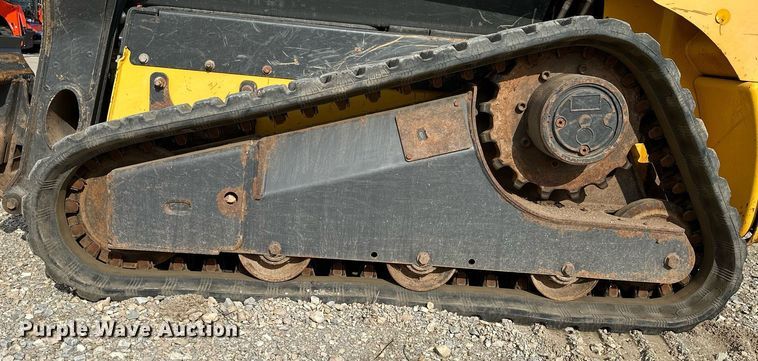 image for item OG9241 2014 New Holland C227  tracked skid steer loader