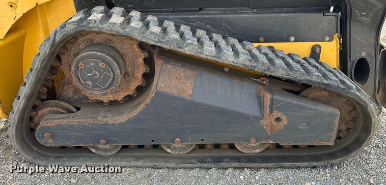 image for item OG9241 2014 New Holland C227  tracked skid steer loader