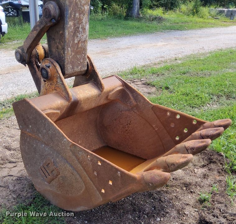 image for item OG9332 2005 Case CX160  excavator