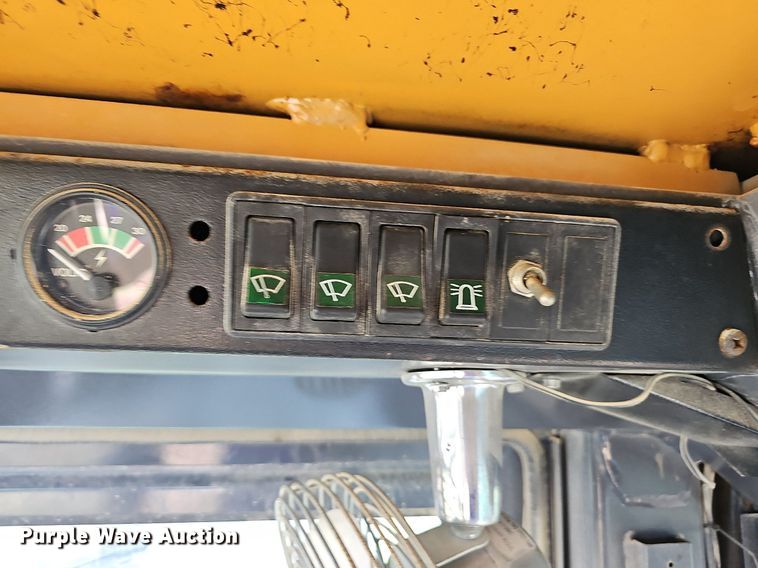 image for item OG9335 1995 Case 721B  wheel loader