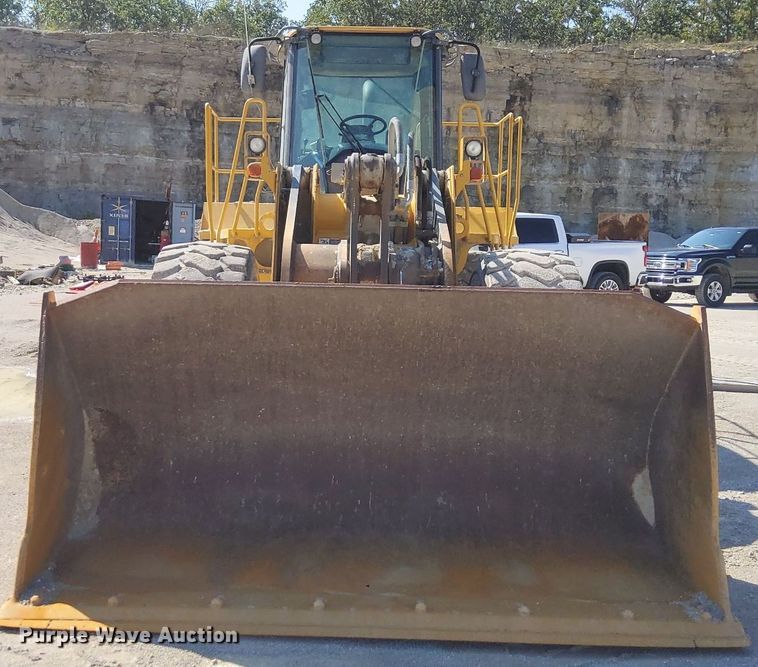 image for item OG9343 2010 John Deere 744K  wheel loader