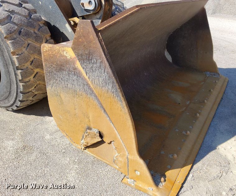 image for item OG9343 2010 John Deere 744K  wheel loader