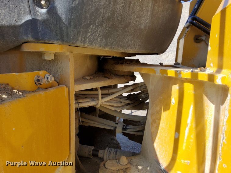 image for item OG9343 2010 John Deere 744K  wheel loader