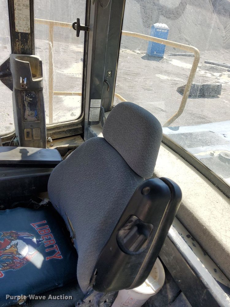 image for item OG9343 2010 John Deere 744K  wheel loader