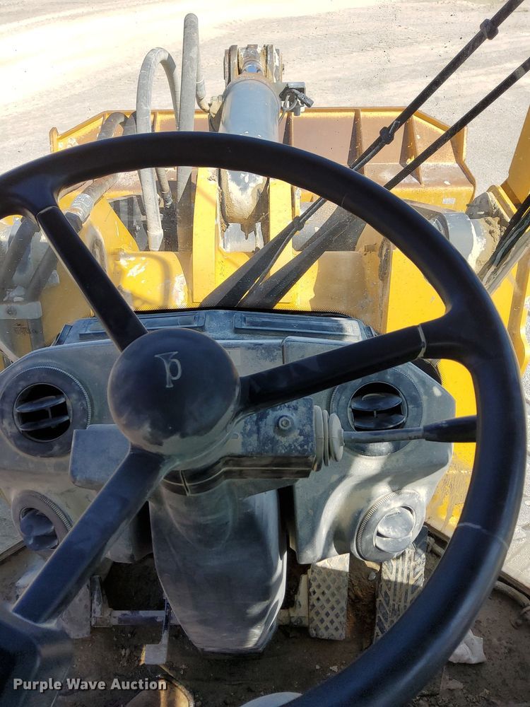 image for item OG9343 2010 John Deere 744K  wheel loader