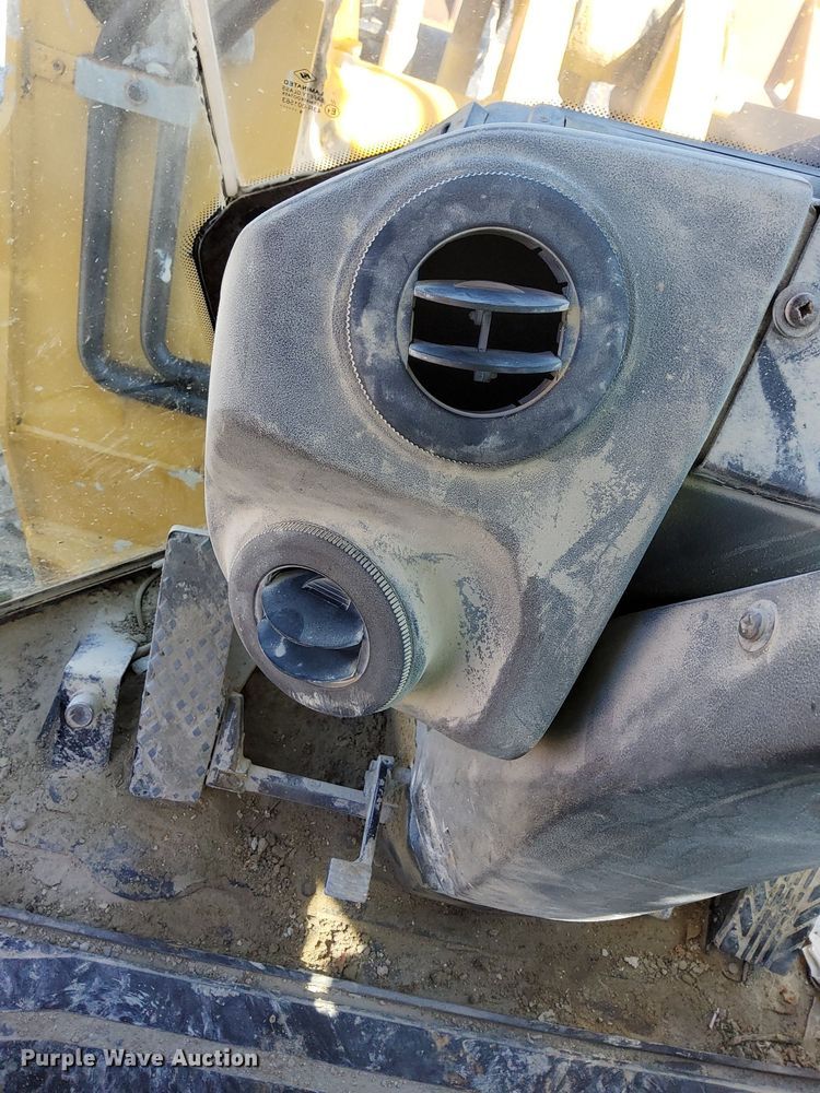 image for item OG9343 2010 John Deere 744K  wheel loader