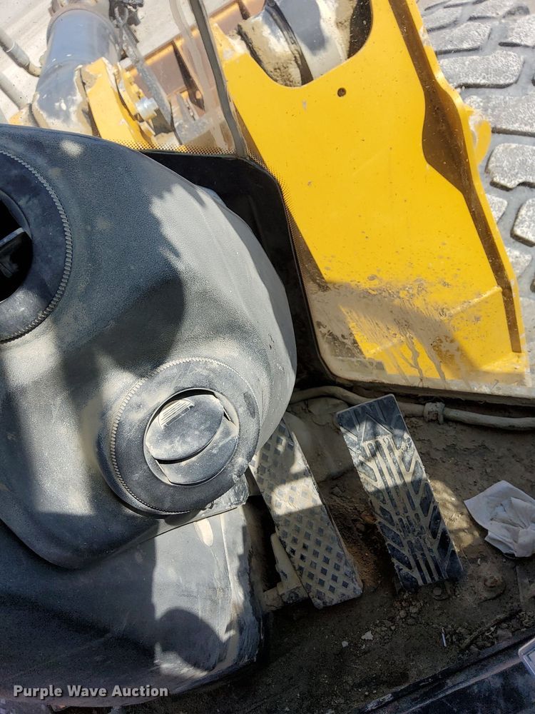 image for item OG9343 2010 John Deere 744K  wheel loader