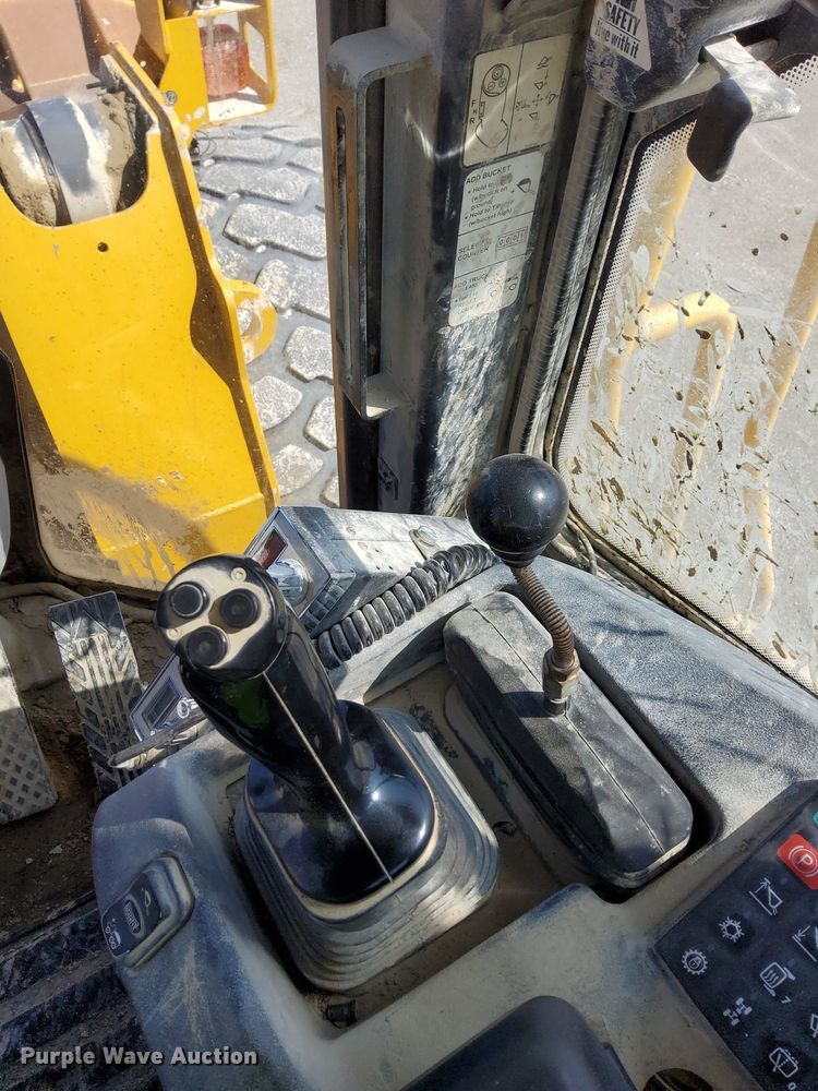 image for item OG9343 2010 John Deere 744K  wheel loader