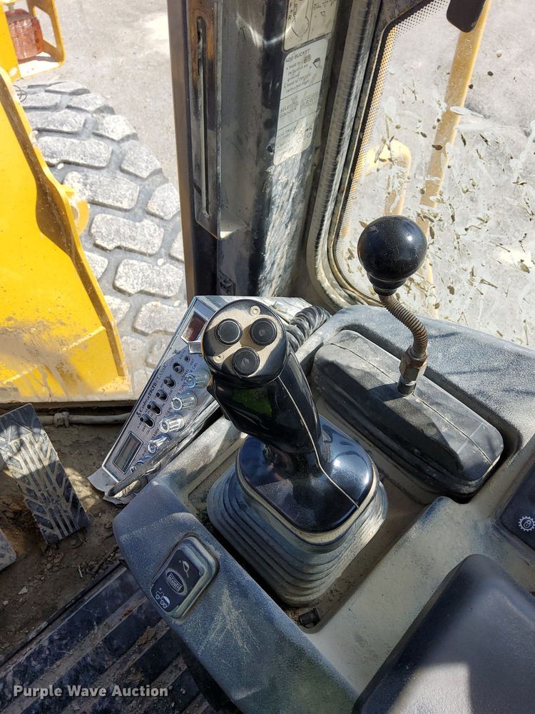 image for item OG9343 2010 John Deere 744K  wheel loader