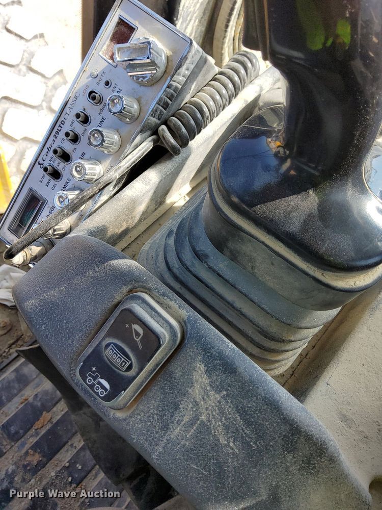 image for item OG9343 2010 John Deere 744K  wheel loader