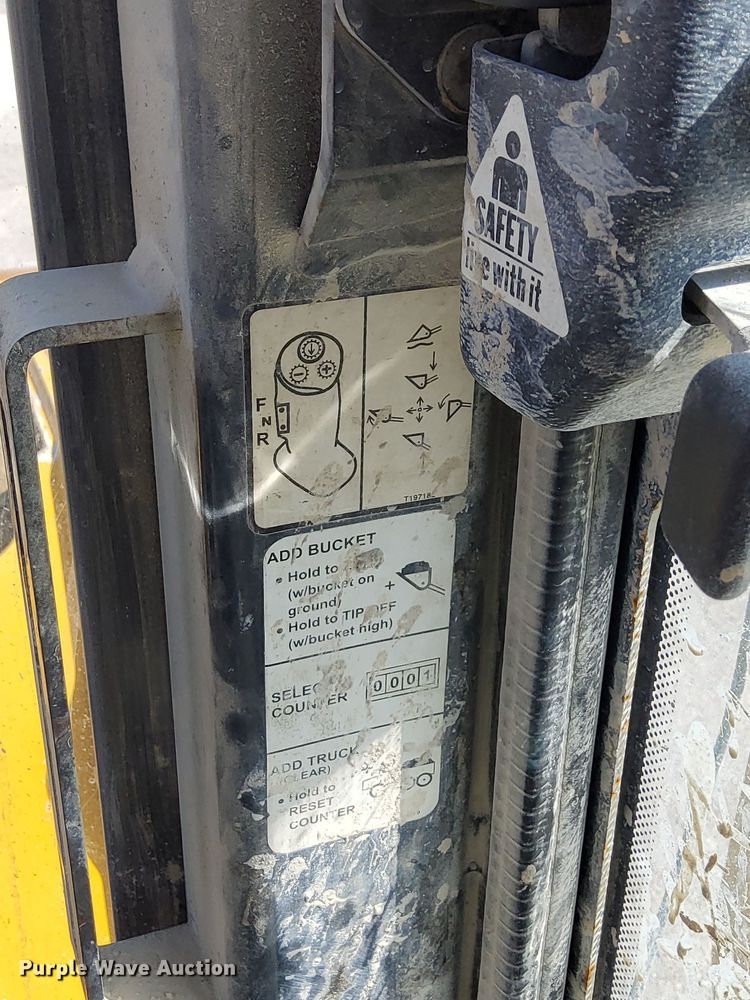 image for item OG9343 2010 John Deere 744K  wheel loader