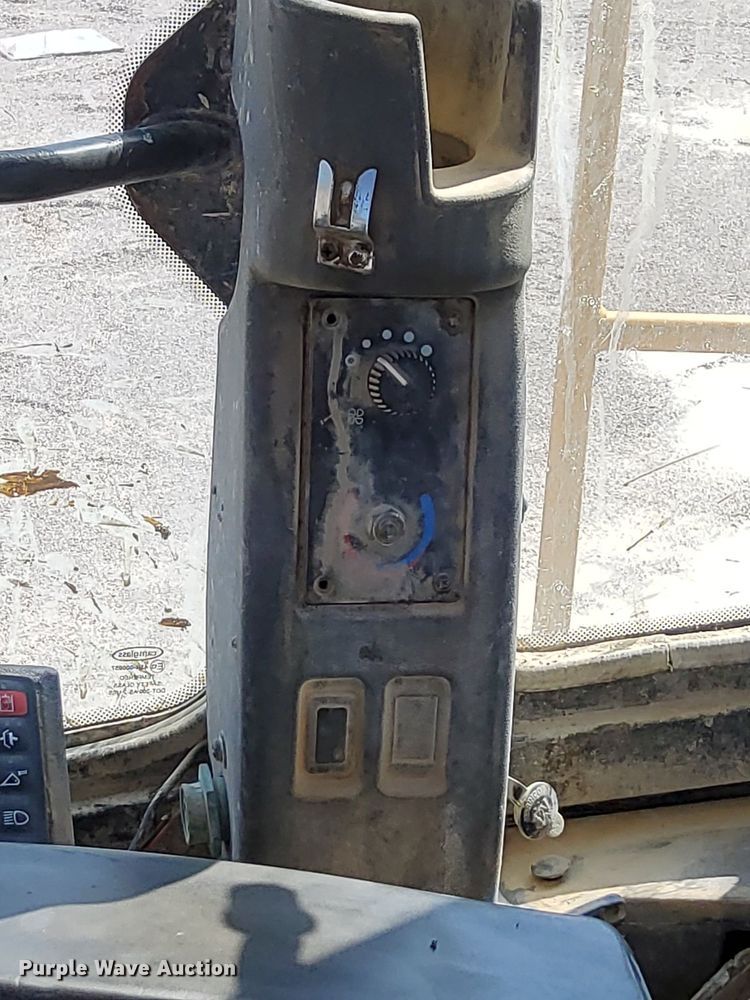 image for item OG9343 2010 John Deere 744K  wheel loader