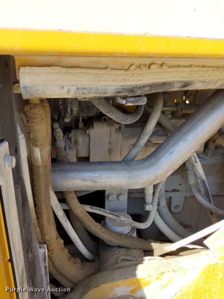 image for item OG9343 2010 John Deere 744K  wheel loader