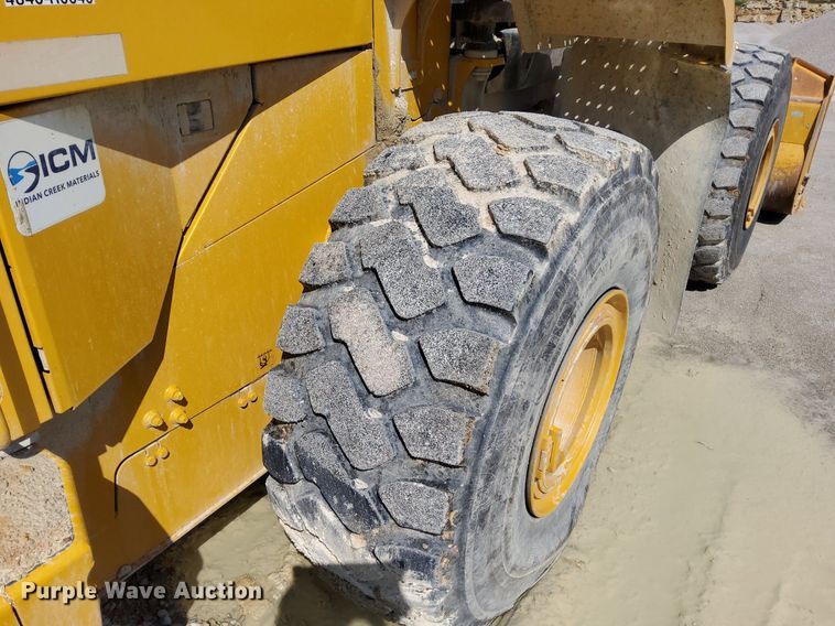 image for item OG9343 2010 John Deere 744K  wheel loader