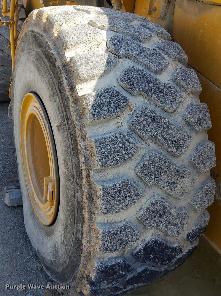 image for item OG9343 2010 John Deere 744K  wheel loader