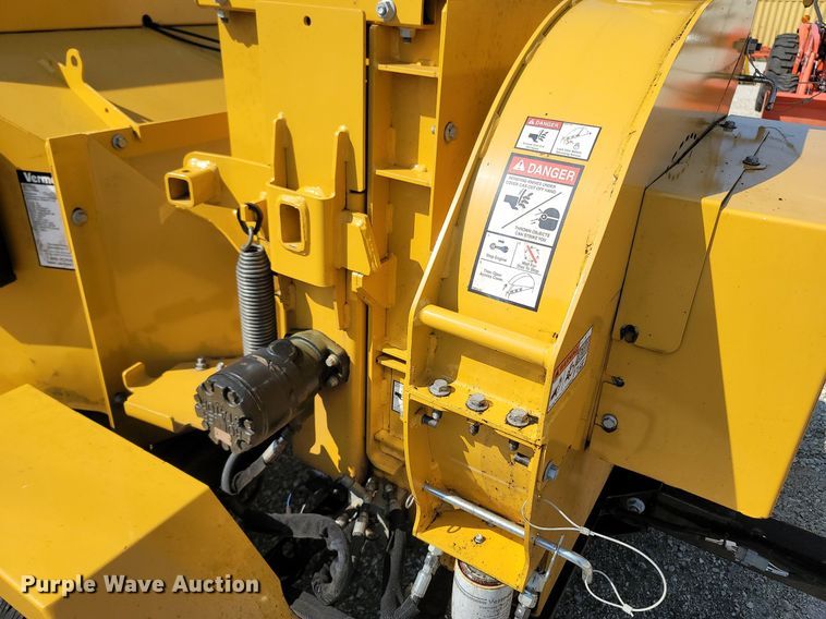 image for item OG9382 2020 Vermeer BC900XL  wood chipper