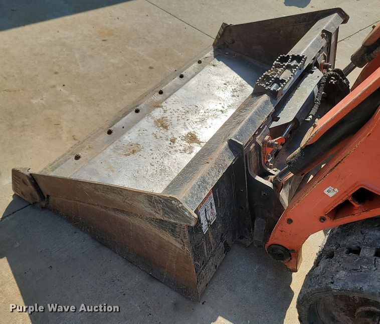 image for item OG9384 2016 Kubota SVL 75-2  skid steer loader