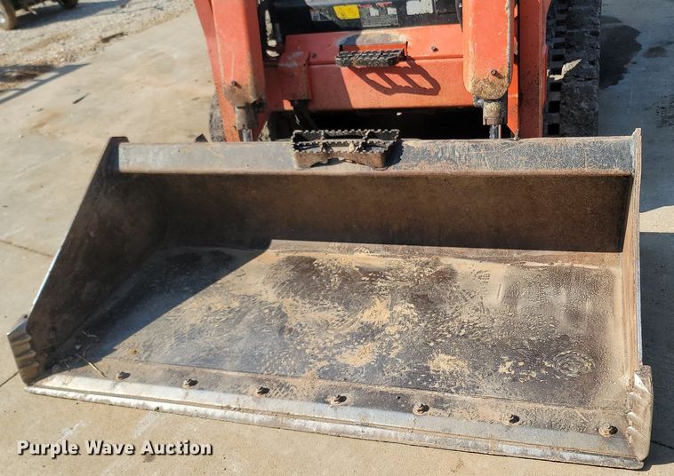 image for item OG9384 2016 Kubota SVL 75-2  skid steer loader