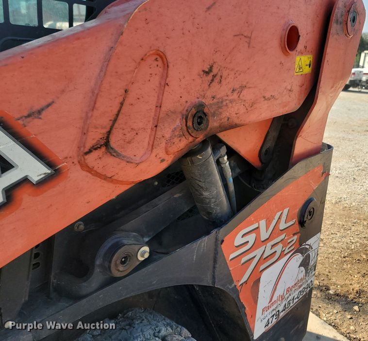 image for item OG9384 2016 Kubota SVL 75-2  skid steer loader