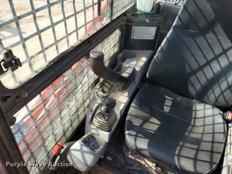 image for item OG9384 2016 Kubota SVL 75-2  skid steer loader