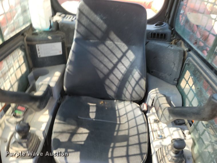 image for item OG9384 2016 Kubota SVL 75-2  skid steer loader