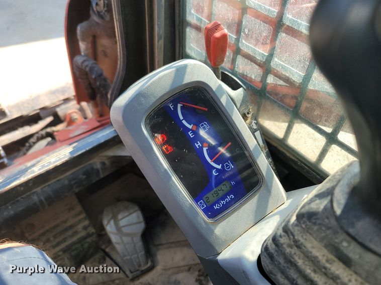 image for item OG9384 2016 Kubota SVL 75-2  skid steer loader