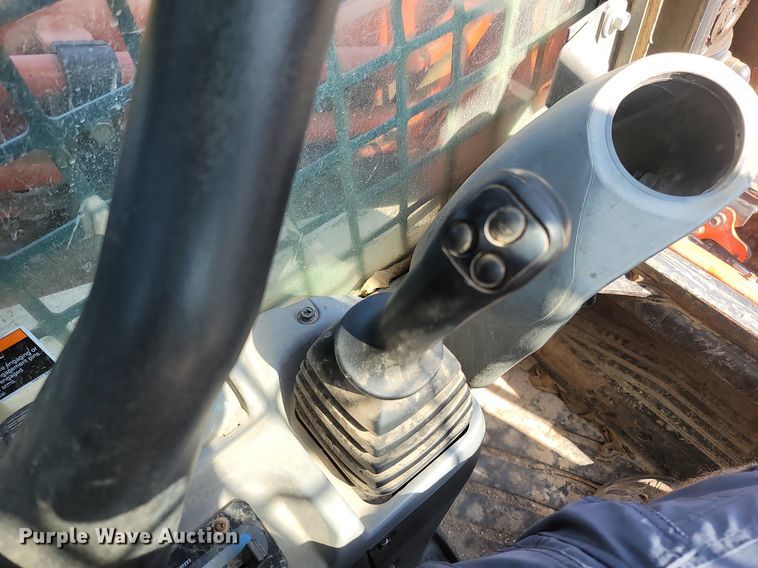 image for item OG9384 2016 Kubota SVL 75-2  skid steer loader