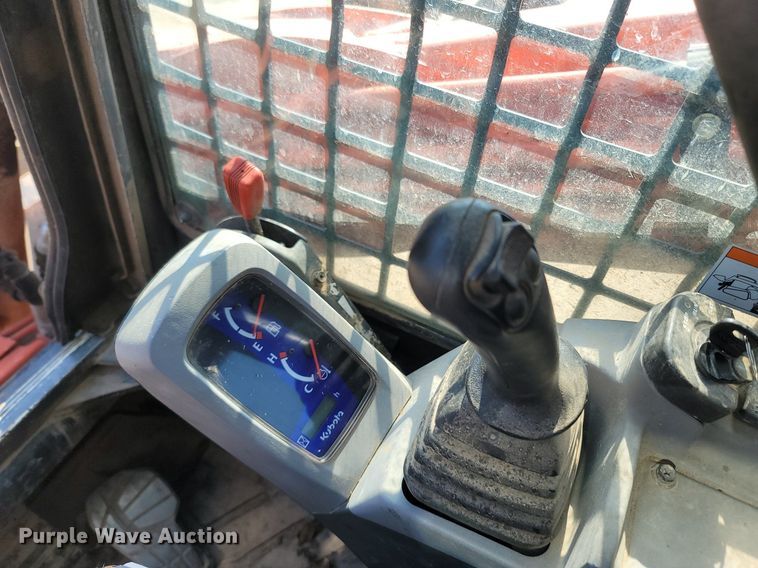 image for item OG9384 2016 Kubota SVL 75-2  skid steer loader