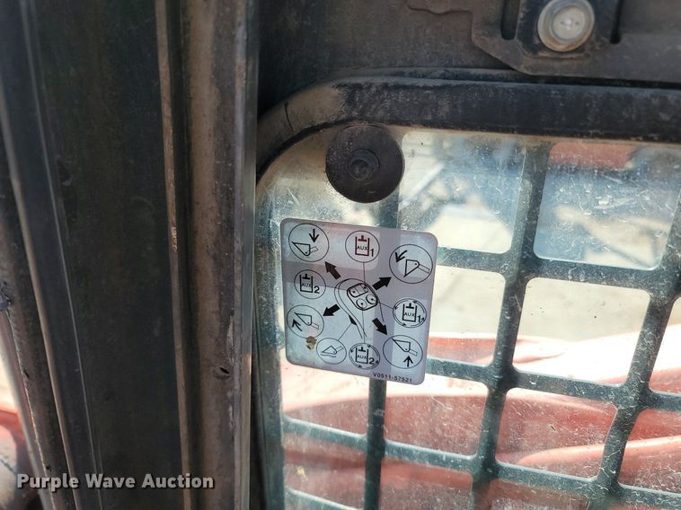 image for item OG9384 2016 Kubota SVL 75-2  skid steer loader